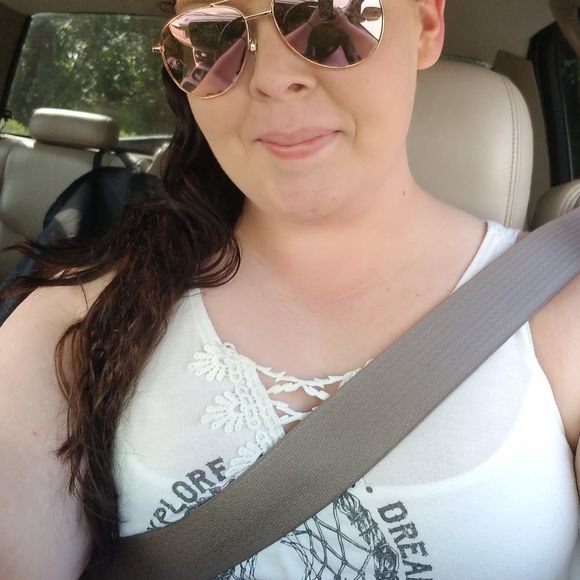 Meet your Posher, Danielle - Picture 1 of 1